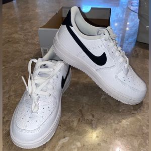 [CZ1685-100] Preschool Nike AIR FORCE 1 NEW SIZE 13.5